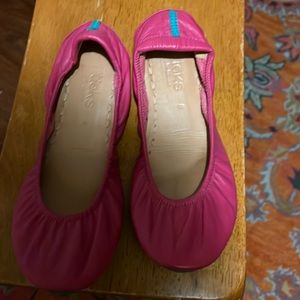 Tieks size 8 Fuchsia